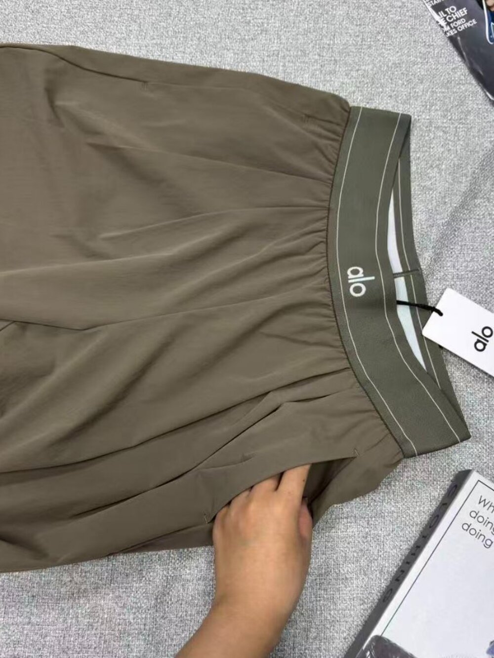ALO Yoga⛵NWT Suit Up Trouser Olive (Regular Limited) - Picture 7 of 8